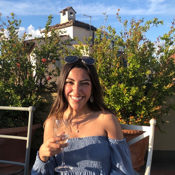 Meet your Posher, Paola - Picture 1 of 1